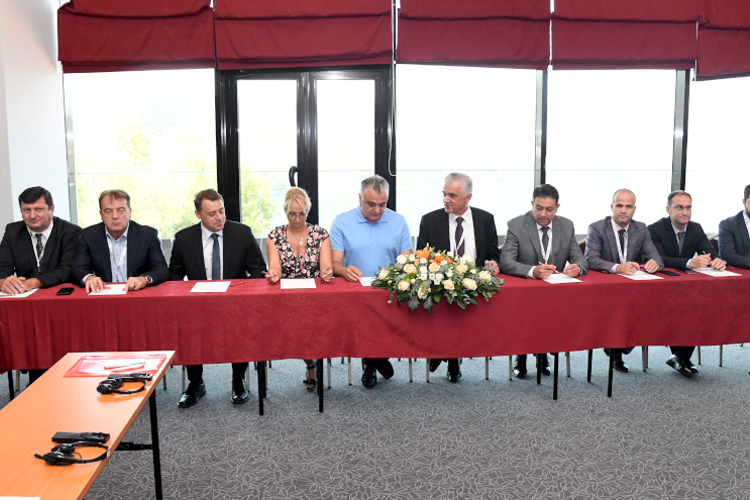 Slika /slike/Vijesti/NEUM/Potpisivanje MOU1.jpg